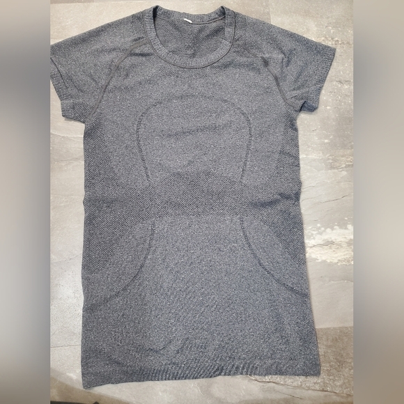 lululemon athletica Tops - Lululemon Swiftly Tech Short Sleeve Crew Shirt. Heathered Grey. 6. Hip Length.